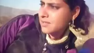 فلاحة مصرية شقية تدلع جوزها في الغيط و ترضعله زبره لحد