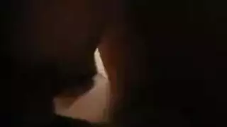 فتاة شقراء بمؤخرة عملاقة في فيلم إباحي عنيف