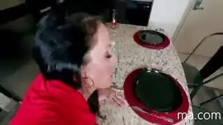 ريغان فوكس تتناك من ابن زوجها ويلحس اقدامها الجميلة مترجم