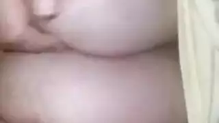 الاختناق على قضيب وحشي مص وابتلاع إباحي