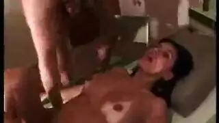 نائم وتصعد فوق زبه