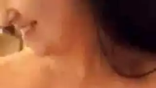 تقبيل عاهرة قذرة قبل فعل ديلدو مزدوج
