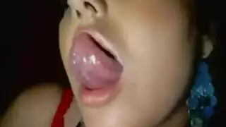 خنثى تقذف لبنها