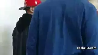 السيدة ثديها