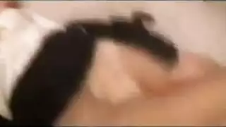 تبادل زوجين جنسي محفوف بالمخاطر بجانب غرفة الأهل