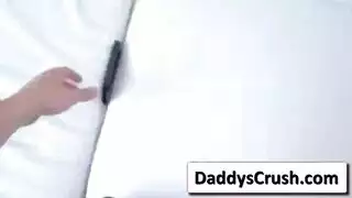 ينيكا في يده