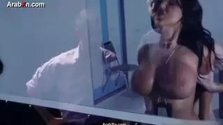 ضابطة شرطة تمتلكها عدة شرطيين جنس جماعي