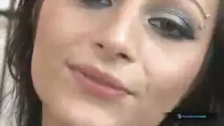 رسوم متحركة إكس إكس إكس: مص الأثداء، تركيز على البظر، وتداعس عميق للنشوة