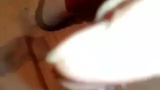المرأة النهمة ديميان تأخذ قضيبين في جلسة إباحية طوال اليوم