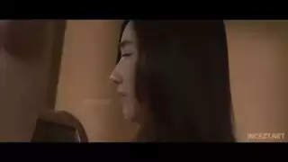 الأخ يعرّي أخته الفاقدة للوعي للمتعة