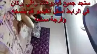 مغربية ساخنة تفرك بقوة على قضيب في جنس الفارسة البخاري