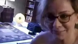 عمتي تمص زبي و هي شرموطة تمص الزب و تحب زبي الكبير حين ترضعه