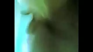 إثارة بحركة جسدية قبل أن تُدمر بقوة