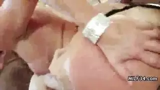 اسمر مع شقرء