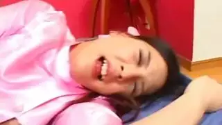 يعاني