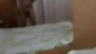 يوسع خرم طيز العاهرة كي ينيك طيزها بقوة