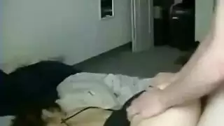 سكس شرجي في الغرفة: بنت مصرية تختنق بالزب قبل ركوب قاسي