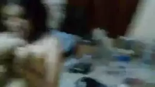 سكس هندي إكس إكس إكس: مهبل أحمر يخوض رحلة خشنة