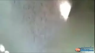 شاب يمارس الجنس مع صديقته بالقبضه بقوه وغضب شظيد وتصرخ من شده الالم وتقذف وتتبول من الشهوه