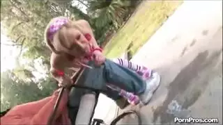 الشكوى الكلبة عاري الصدر