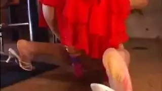 مصري مثليه اليابانية ربط الحذاء