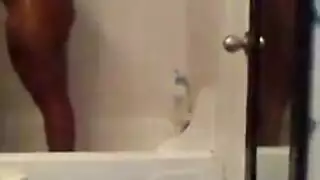 بنات ممتلئات الجسم تأخذ قضيباً ضخماً بعمق
