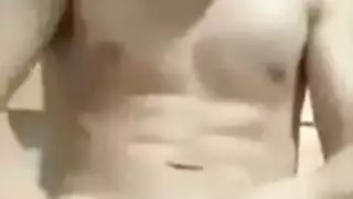 استمناء آسيوي مكثف ينتهي بالقذف والتبول