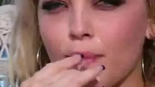 جلسة باريس هيلتون في مص القضيب والجماع الصريحة