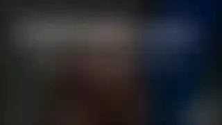 شفاه ممتلئة تبتلع كل قطرة