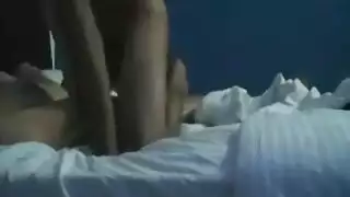 ​فتاة شرق أوسطية عاهرة تُضاجَع في جميع الفتحات