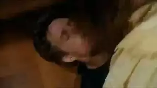 يلبس الجنس الإيطالي حمامات الشمس