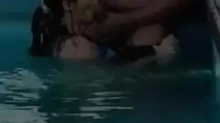 الناضجة الإيطالية العضلات حمامات الشمس