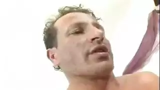 مص قضيب بطريقة شهوانية إباحية صريحة