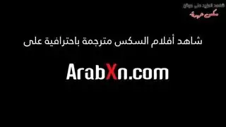 زوجة الأب في الأعلى تركب قضيبي هزة جماع شديدة