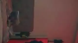 عاهرة مصرية لا تشبع تتغذى على زب عربي ضخم
