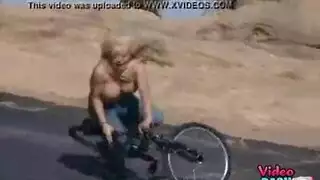 فتيات ناضجات مشاغبات يتم تلبيدهن