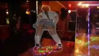 مشاهد جنسية مزيفة مع نجوم إباحية حقيقيين