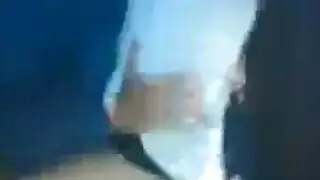 امرأة جميلة تستمتع بوضعية الكلب الإباحية القاسية