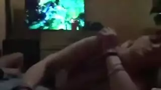 زوجة خائنة تبكي أثناء جنس خشن مع صديق زوجها
