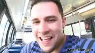 لواط داخل الحافلة بين شباب