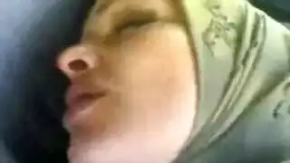 سكس في سيارة التاكسي فقط