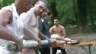 رجل ينيك امراه راقد فوق ظهرها عريان ينيكها