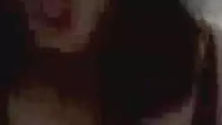 عراقية شهوانية تئن آه يا كسي أثناء ركوب قضيب قاس