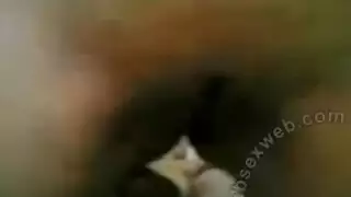 ممثلة إباحية تشارك في جنس عنيف، تُهيمن عليها ثم ترقص