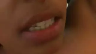 الجار يدك كس نيكي الضيق بعد أن تتوسل إليه