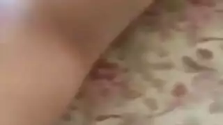 قوام لا عيب فيه معروض لمشاهدة صريحة