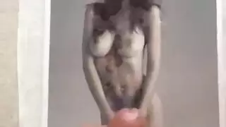 فرج إيميلي راتاجكوفسكي المبلل يستمتع برحلة خشنة على لعبة جنسية