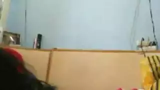 زوج من المثليات تستسلم لقضيب أسود سميك في مشهد حمام مثير