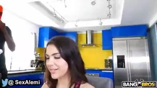 زوجة الاب تحك السكس المشعر الابنة زوجيها