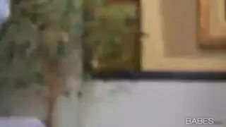 الرئيس وسكرتيرته يتعرفان على بعضهما بشكل أفضل في علاقة ثلاثية مثيرة